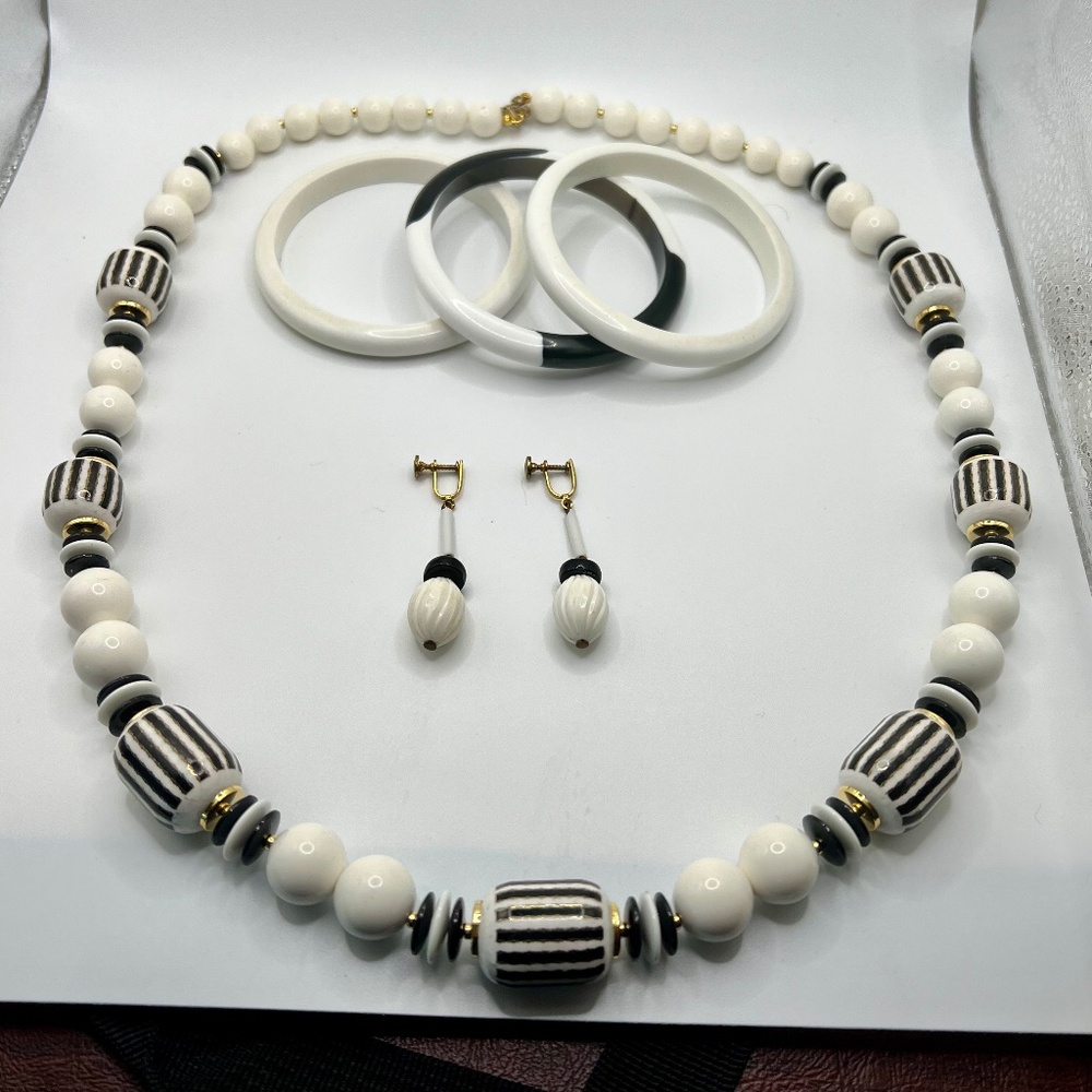 VTG Black & White Necklace, Earrings, Bangles Set